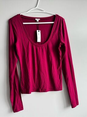 Garage Scoop Neck Long Sleeve Top - Sour cherry